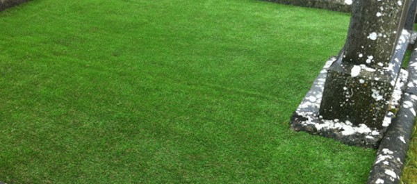 How to Lay Artificial Grass on a Grave